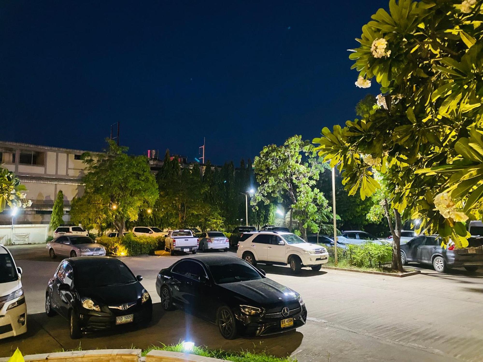 โรงแรม ซิตี้พาร์ค โคราช City Park Hotel Nakhonratchasima Buitenkant foto